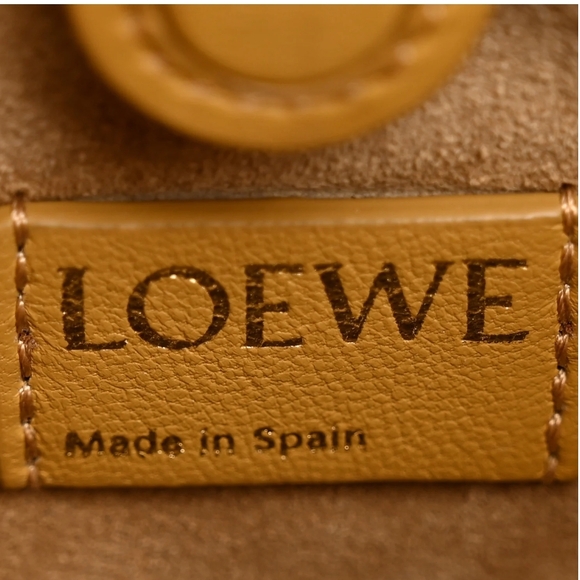 🤎 Designer-Inspired Mini Drawstring Clutch 🤎 - Picture 5 of 5